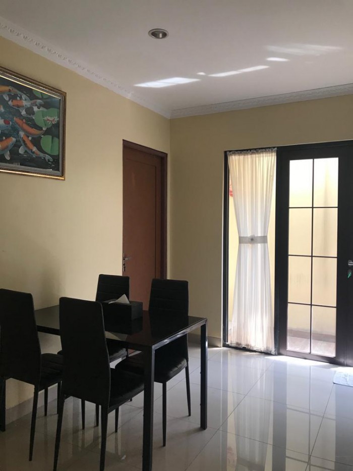 Rumah Disewakan di Cluster Patio Lippo Cikarang